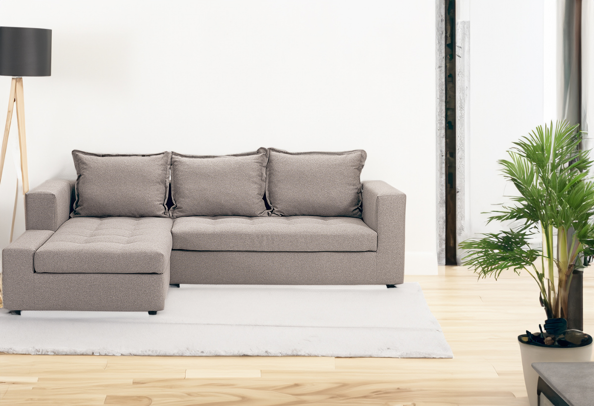 Απεικονίζεται ο καναπές τοποθετημένος σε ένα σαλόνι